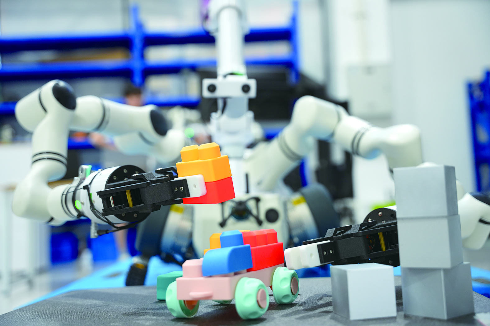 “胡狼二号”在搭积木